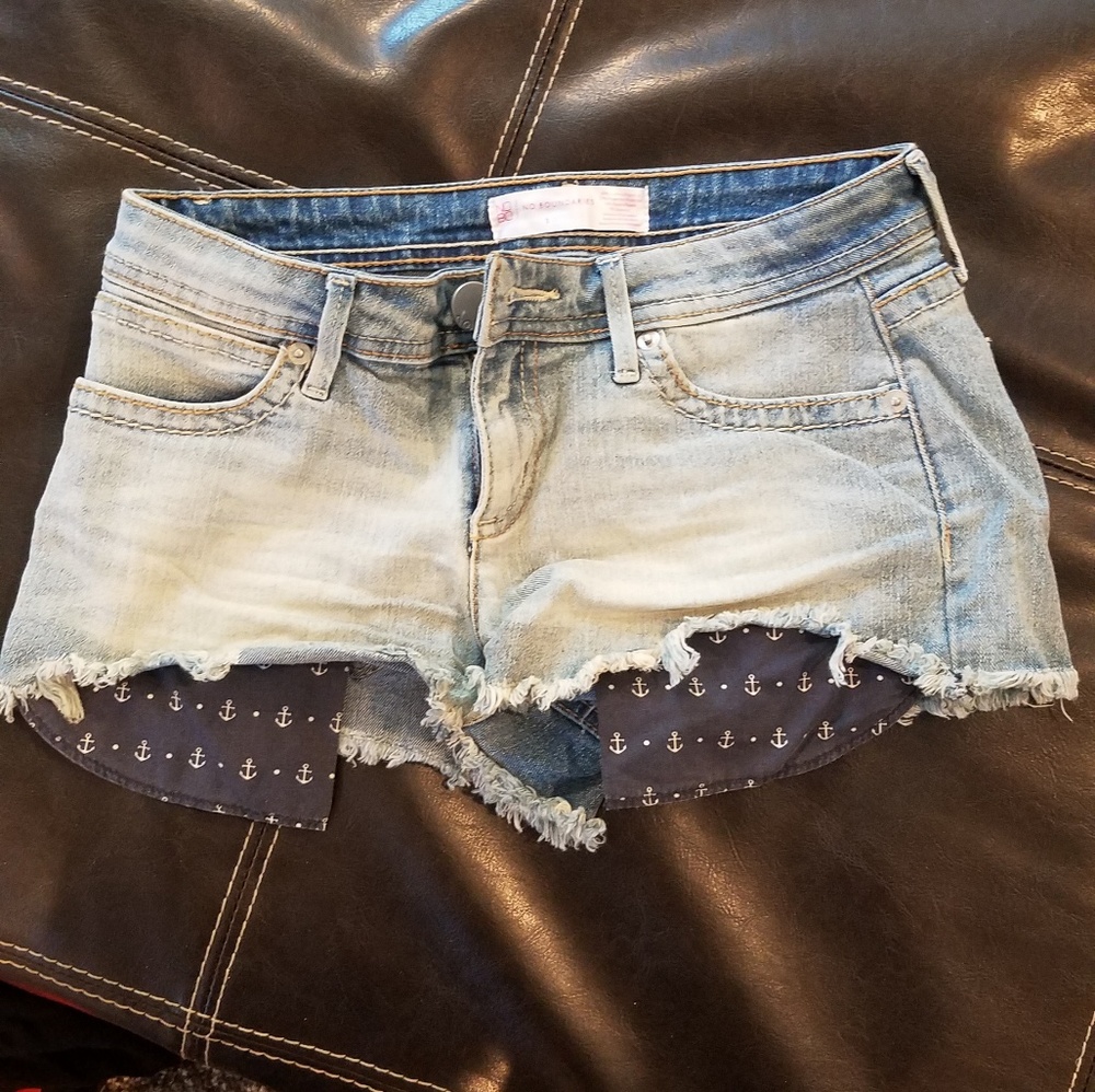 Cutoff style shorts